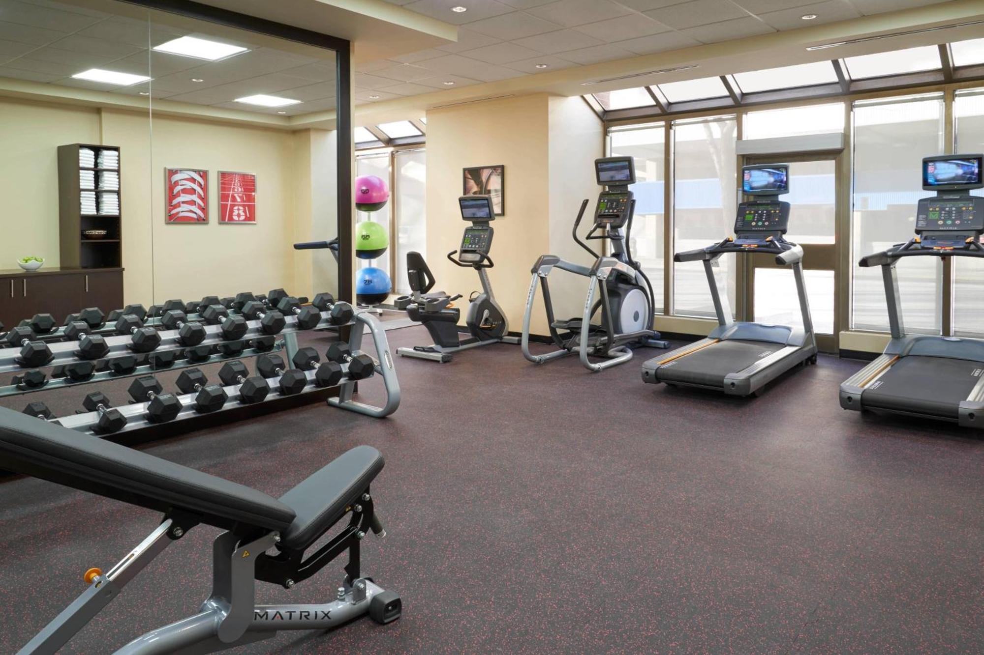 Towneplace Suites By Marriott Windsor Exteriör bild