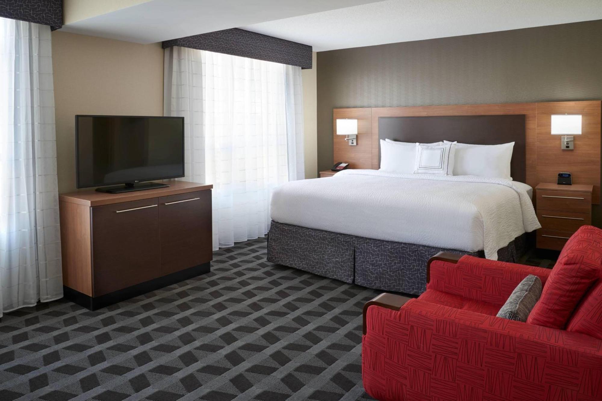 Towneplace Suites By Marriott Windsor Exteriör bild