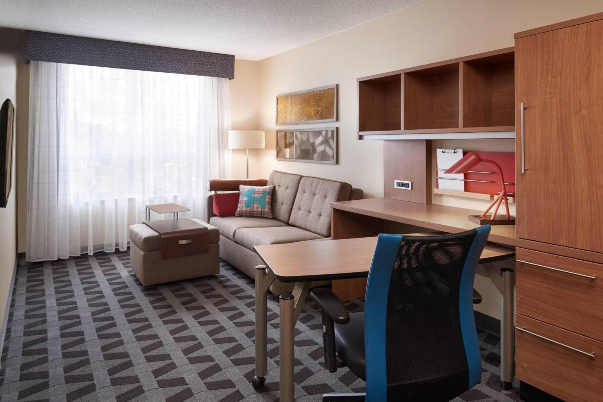 Towneplace Suites By Marriott Windsor Exteriör bild