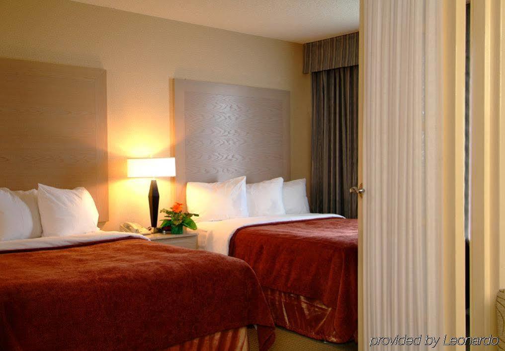 Towneplace Suites By Marriott Windsor Exteriör bild