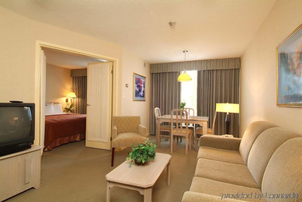 Towneplace Suites By Marriott Windsor Exteriör bild