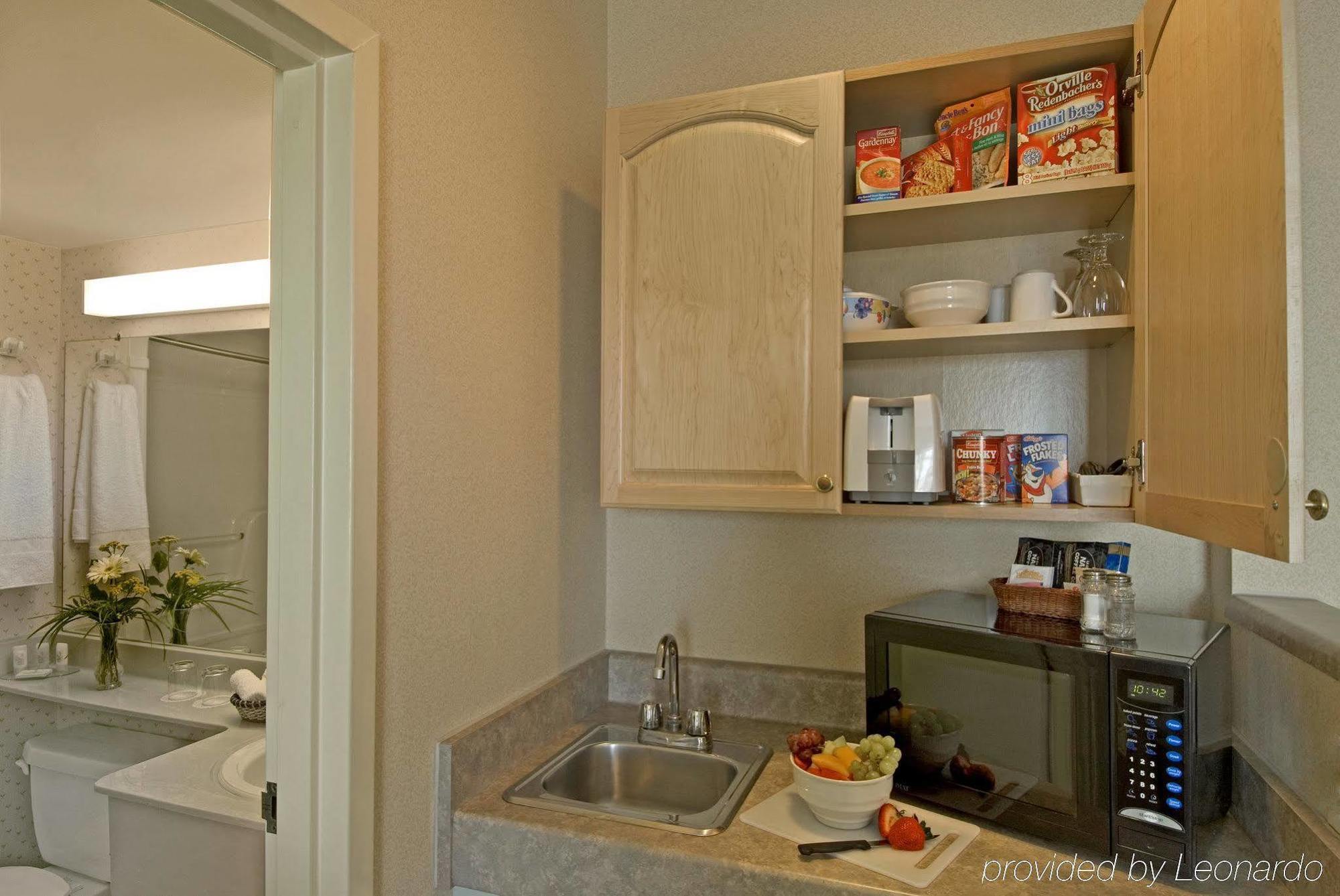 Towneplace Suites By Marriott Windsor Exteriör bild